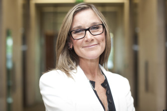 From Fashion to Technology : Angela Ahrendts, Senior Vice President for Retail and Online Stores at Apple