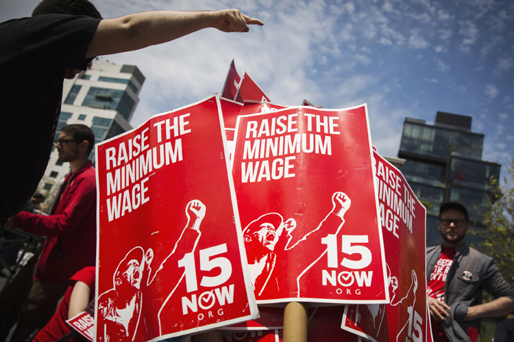 https://www.new-corner.com/wp-content/uploads/2016/04/minimum_wage_rally.jpg